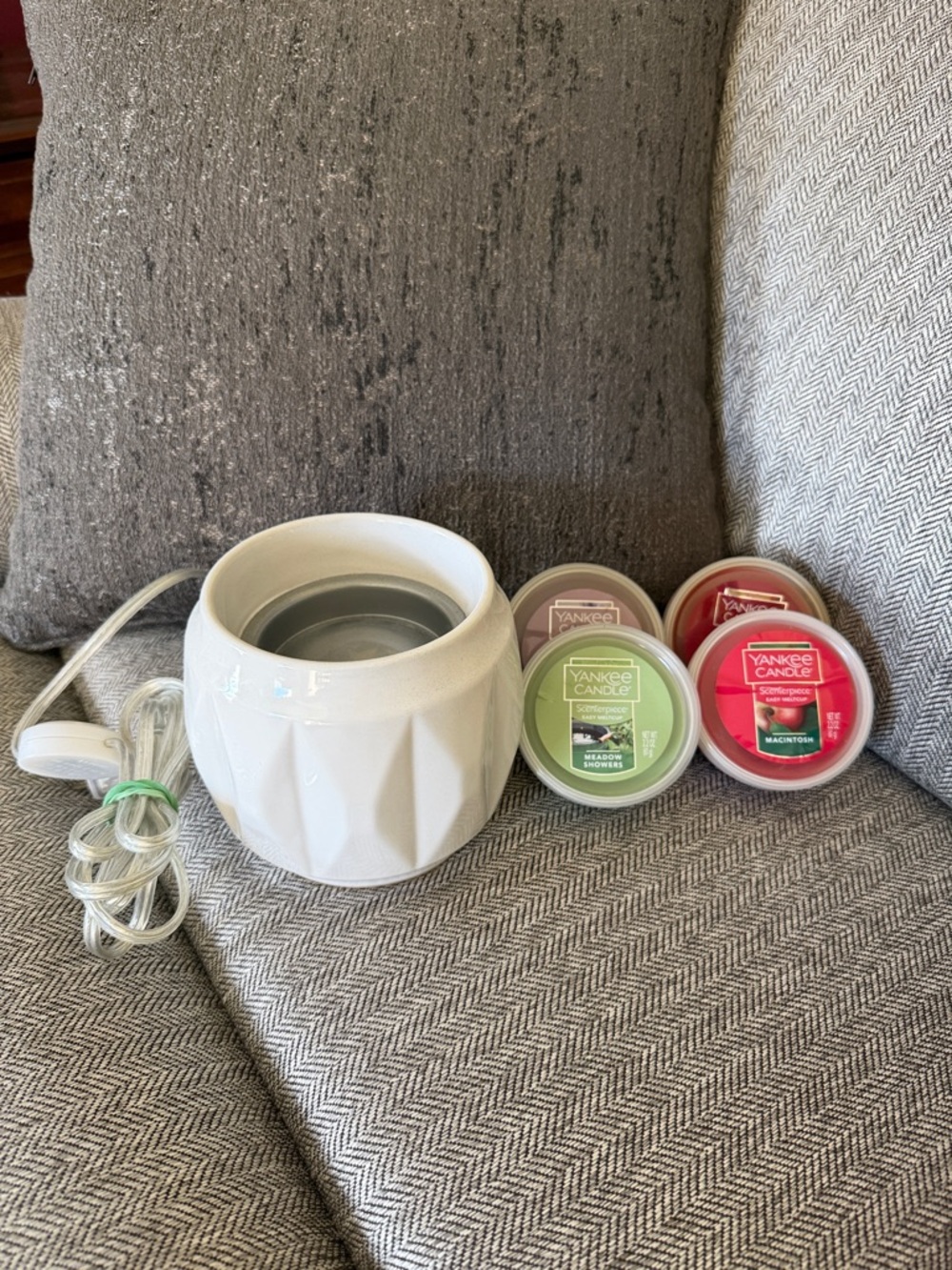 Yankee Candle White Ceramic Electric Wax Warmer with Multi-Scented Tarts